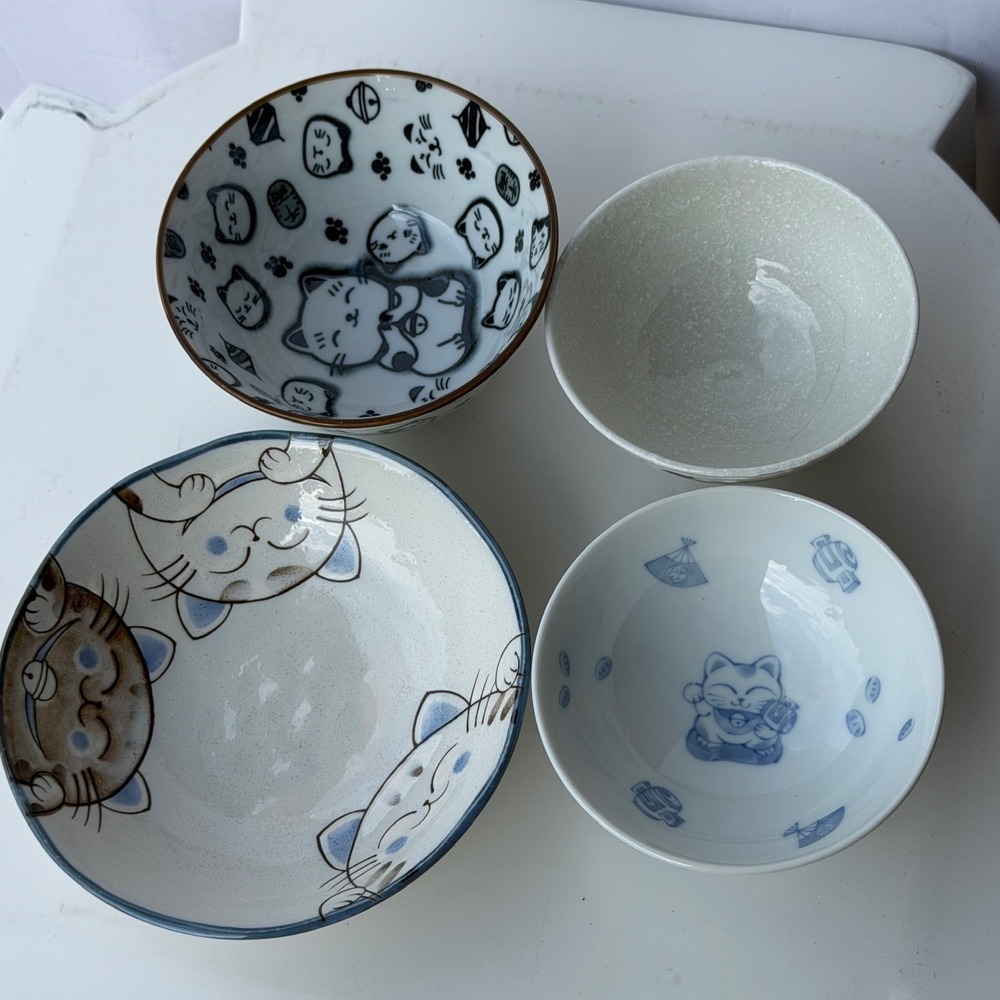 Set of 4 Japanese Ceramic Bowls Cat Themed Lucky Cat Kitchenware B-11